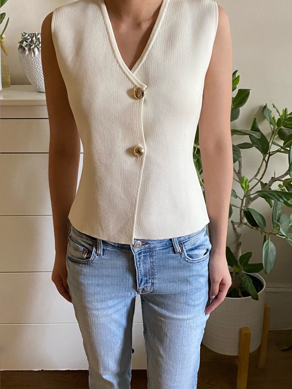 Zara Cream Sleeveless V-Neck Button Tank